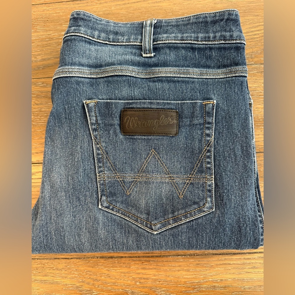 Wrangler 1947‎ Vegas Low Waist Skinny Fit Tapered Leg Size 38 Inseam 31 inches